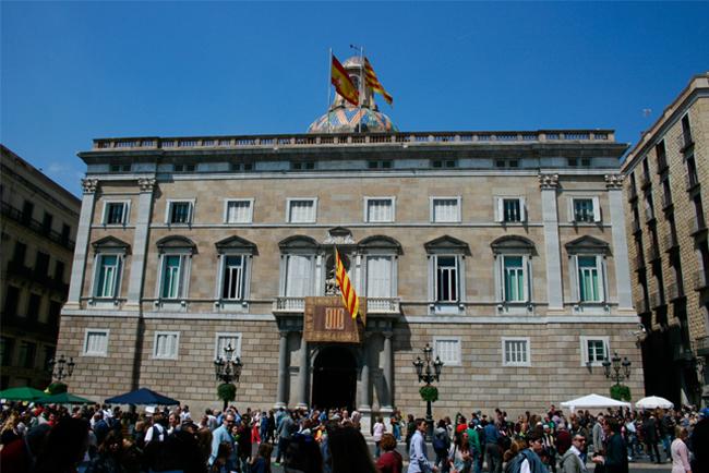 Plaza Sant Jaume il giorno di Sant Jordi